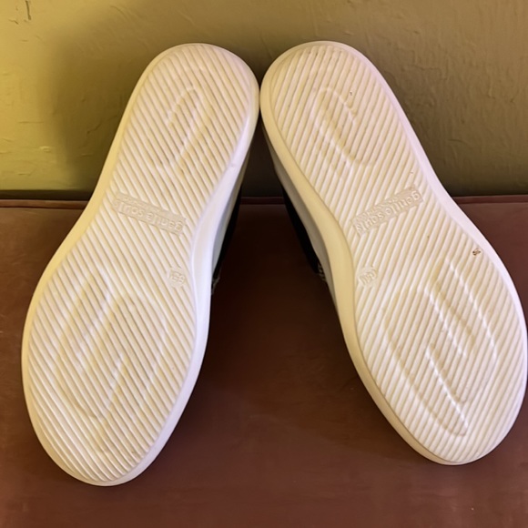 Kenneth Cole slip on shoes - Picture 3 of 4